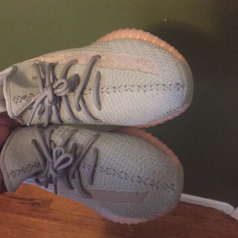 Yeezy - Picture 2 of 5